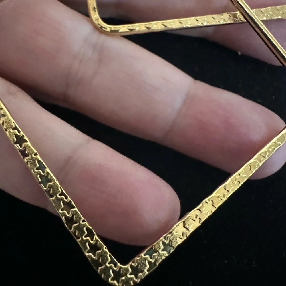 Square etched Gold Earrings Hoop 14k Gold-plated - Picture 4 of 5